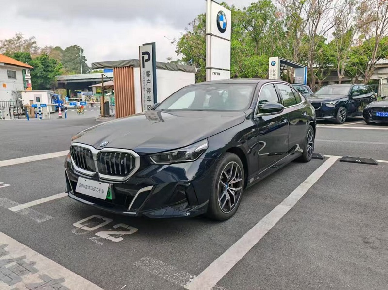 BBA použitá luxusní vozidla: základní modely pro globální export, preferované pro high-end oběh